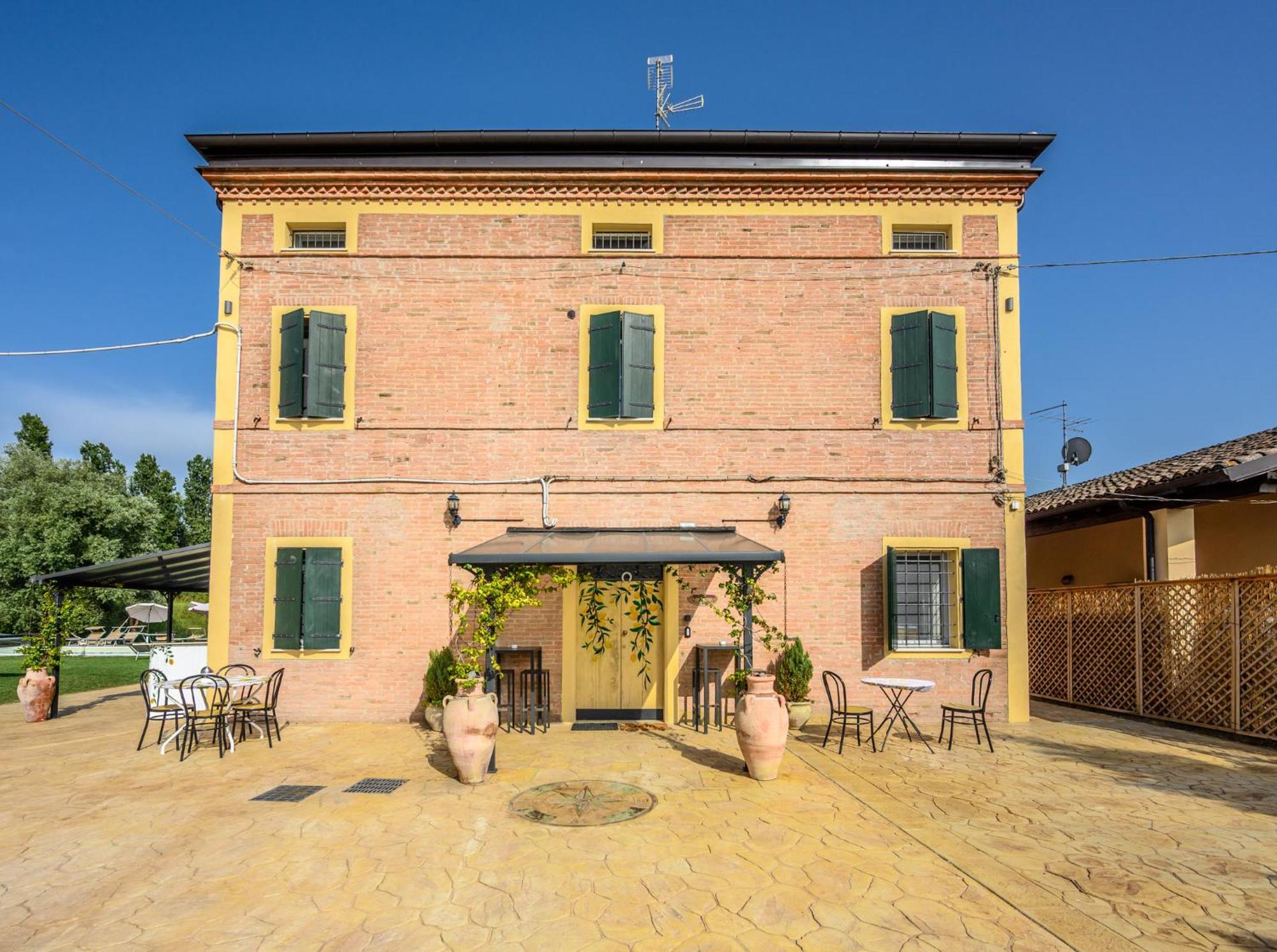 La Casa Di Valeria - Modena Bed & Breakfast Bagian luar foto