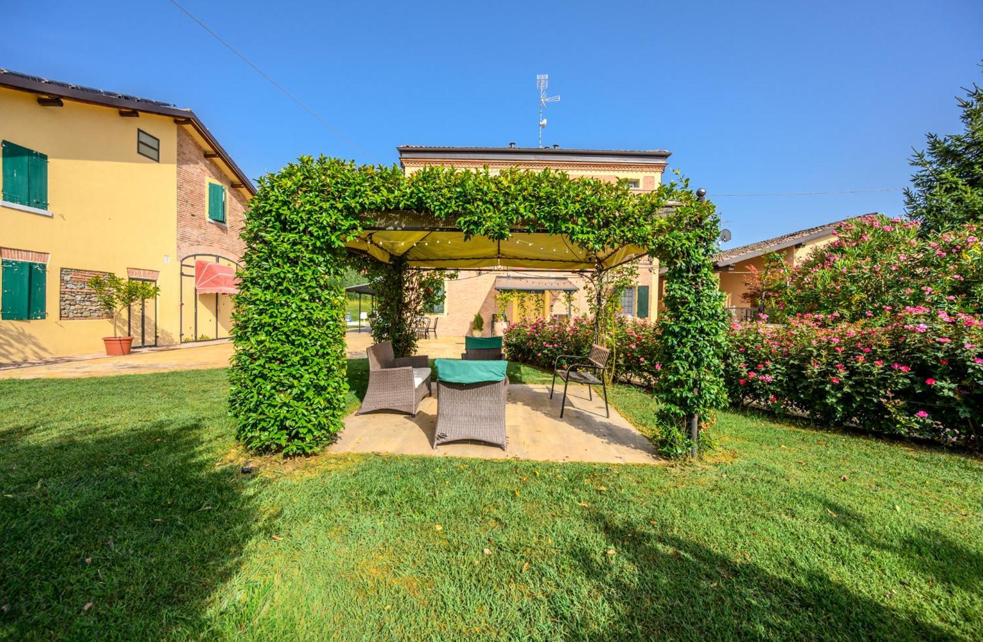 La Casa Di Valeria - Modena Bed & Breakfast Bagian luar foto