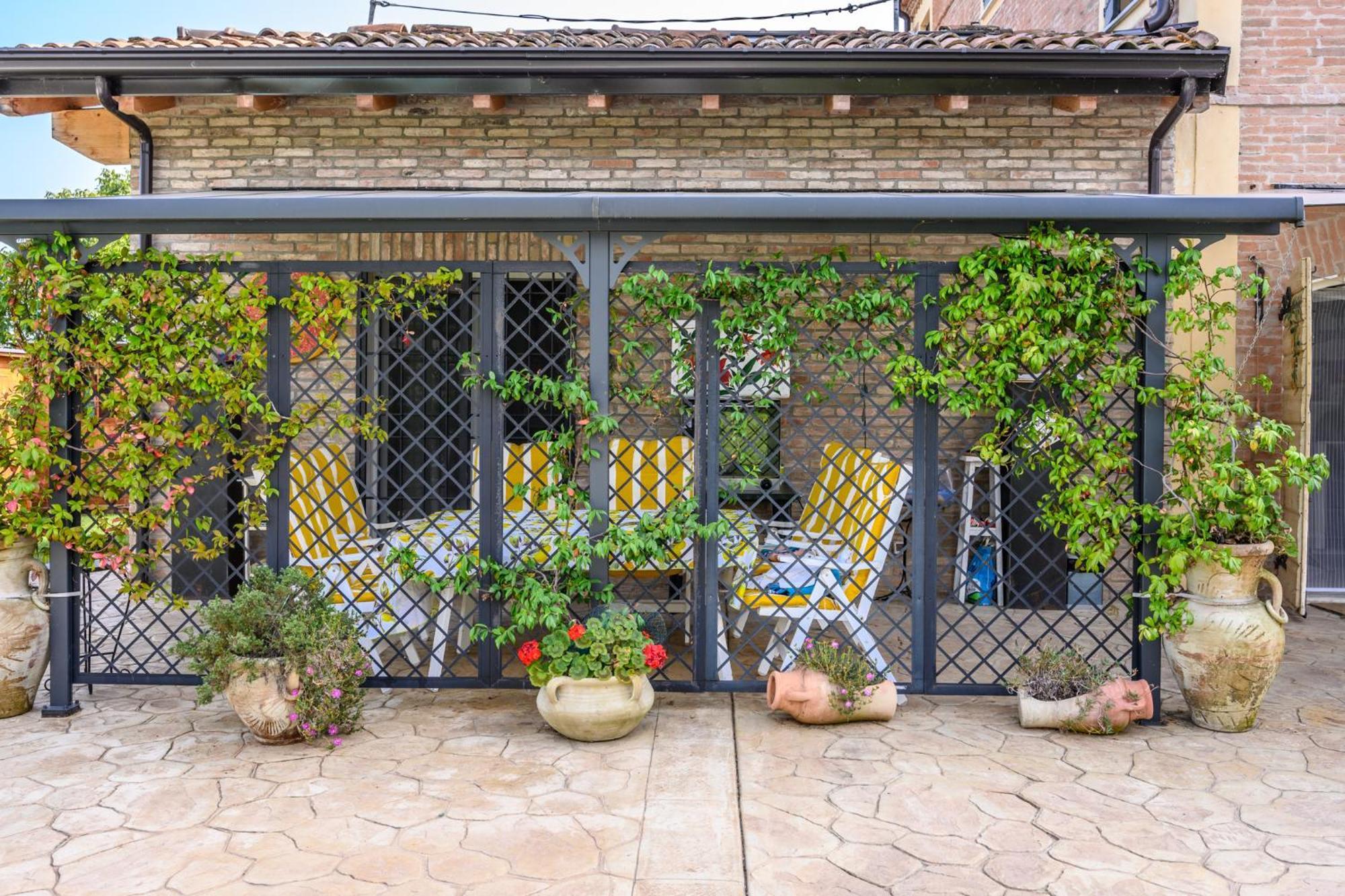 La Casa Di Valeria - Modena Bed & Breakfast Bagian luar foto