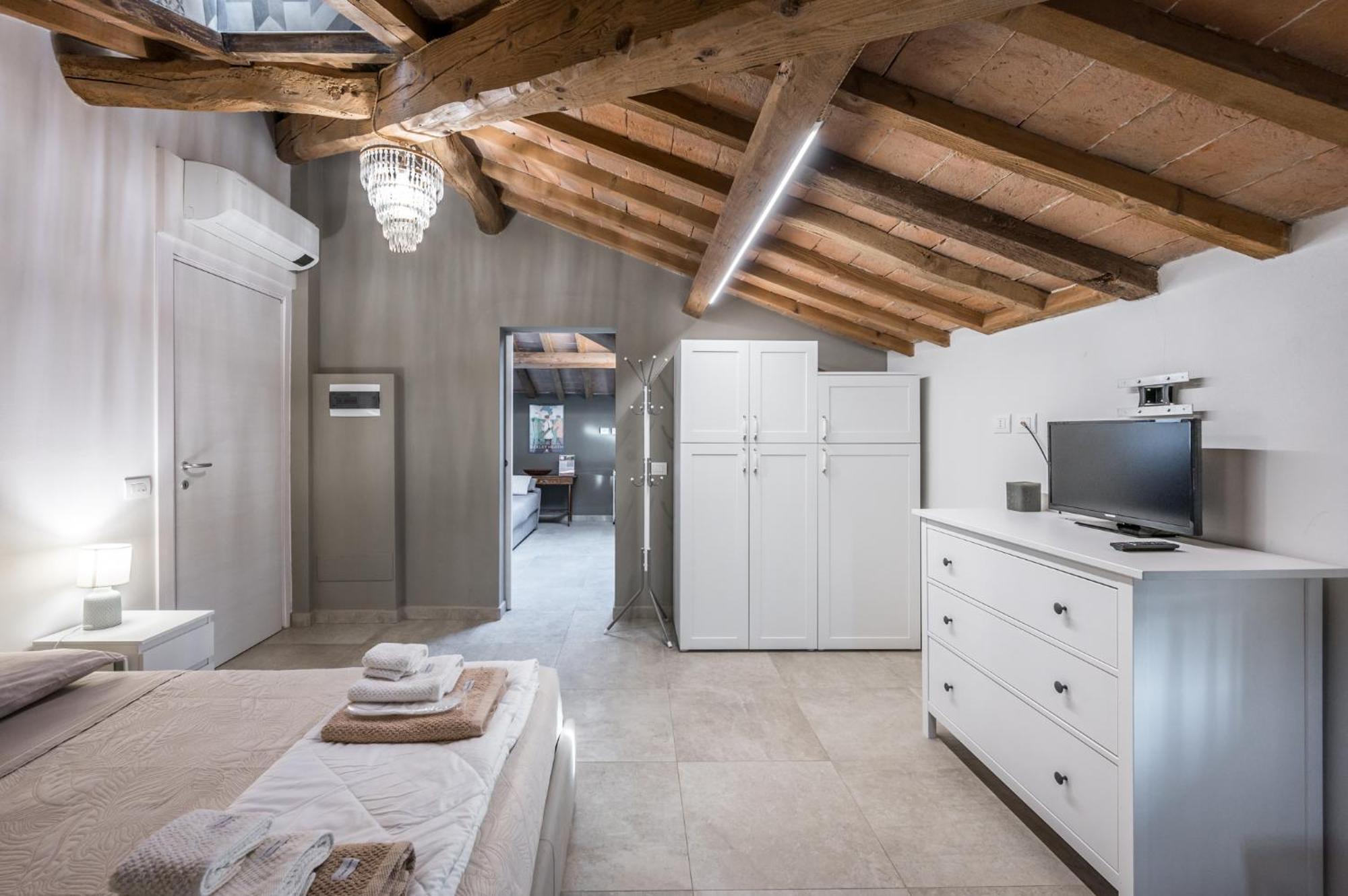 La Casa Di Valeria - Modena Bed & Breakfast Bagian luar foto
